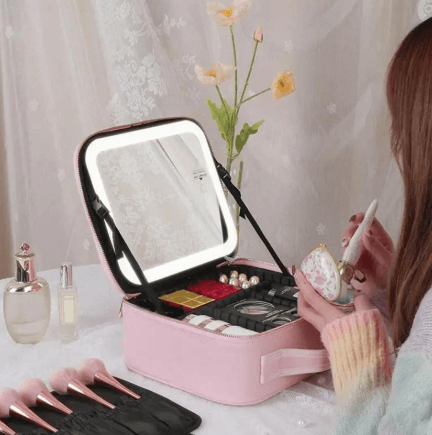 Cosmetiquera con Espejo LED: Tu Tocador Portátil en Cualquier Lugar