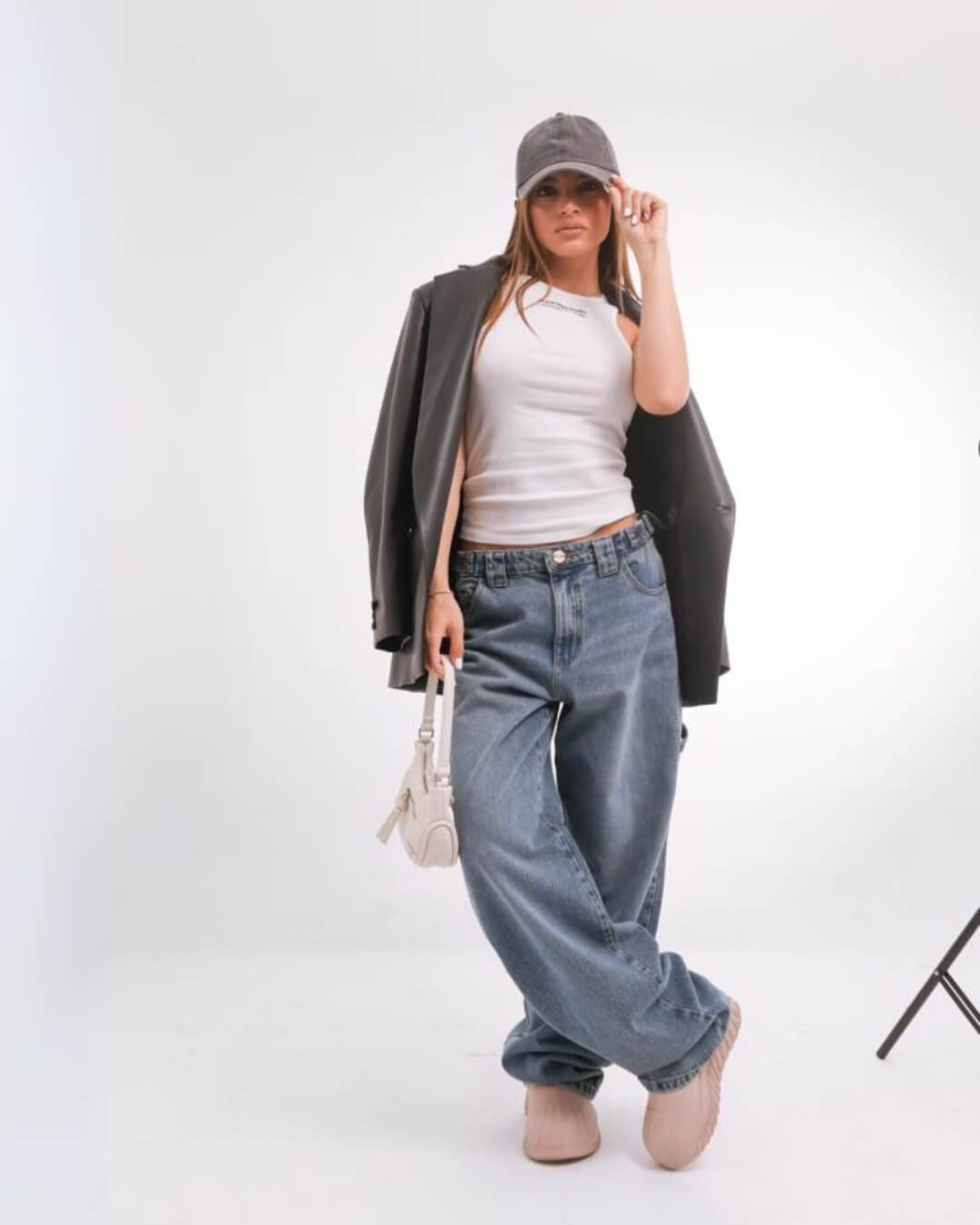 Jean Barrel – Estilo Oversize que Marca Tendencia