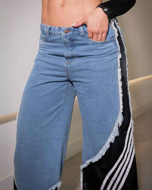 Jean Bota Ancha con Líneas Laterales – Estilo Urbano, Comodidad y Silueta Perfecta